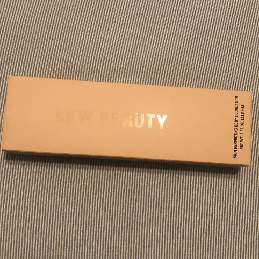 KKW BEAUTY Skin Perfecting Body Foundation - Pale